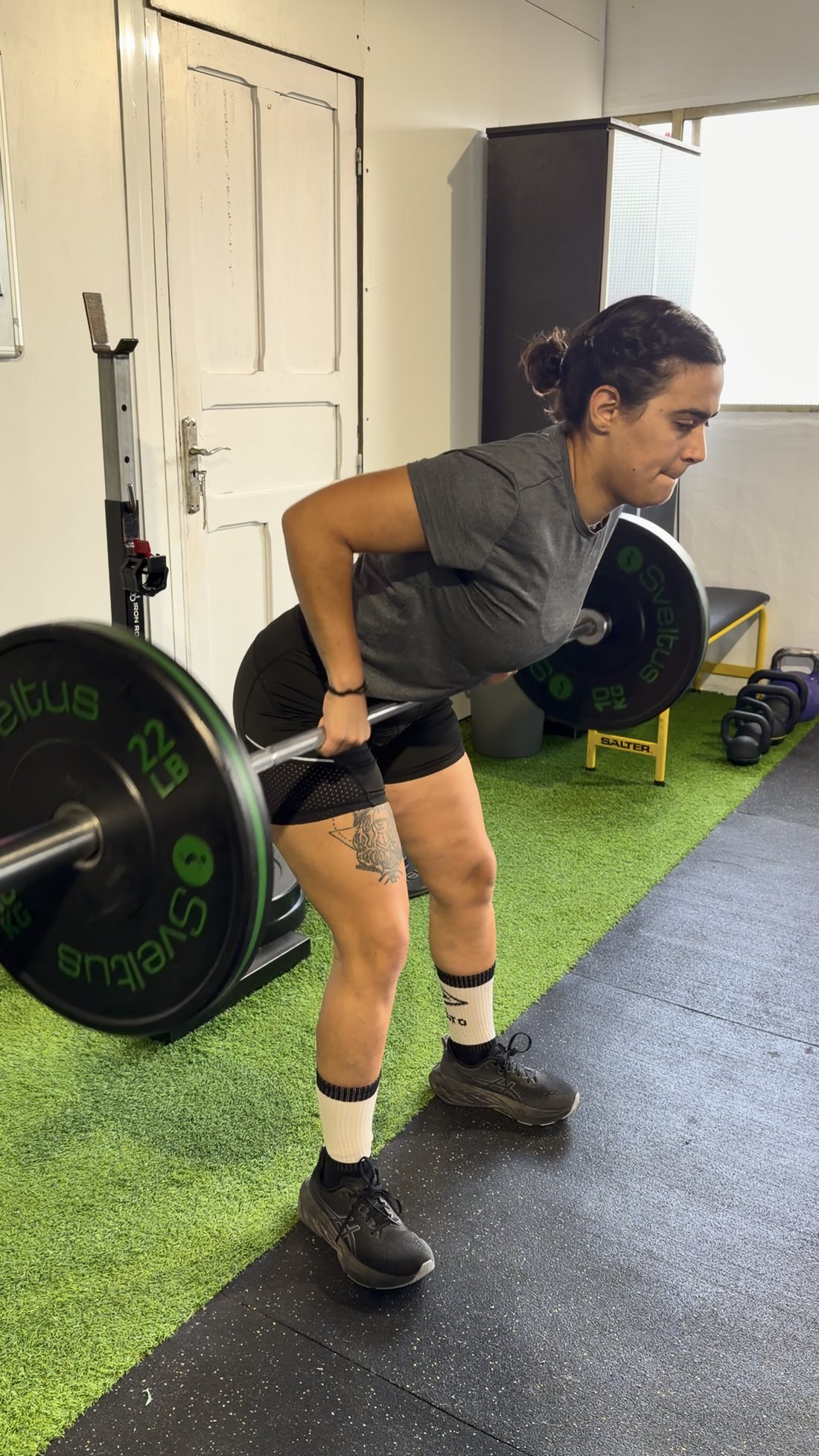 Trabajo de fuerza en gimnasio